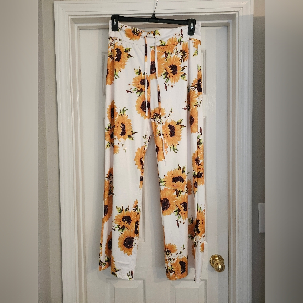 NWOT White Sunflower Pattern Pants